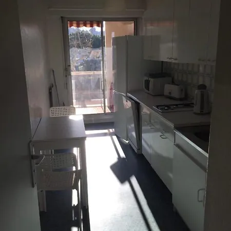 Bright Apt With Balcony In